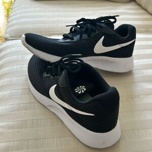 Nike tanjun sneaker